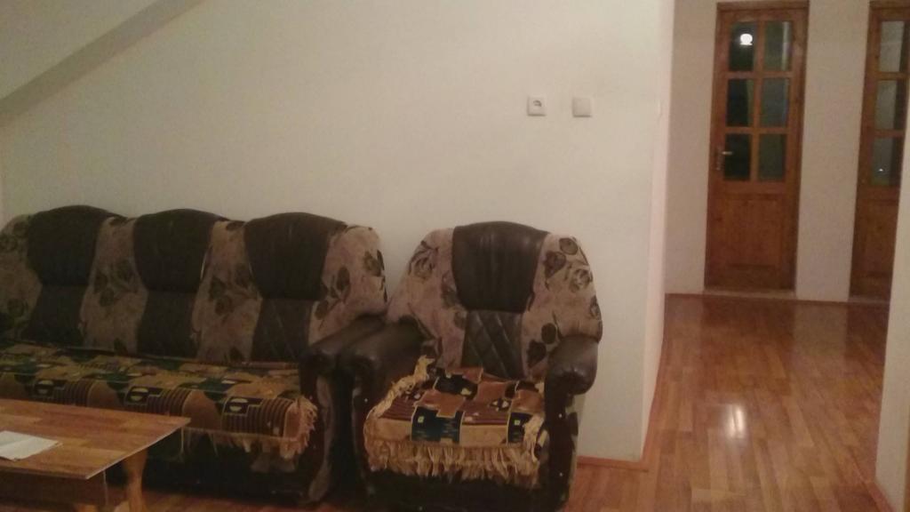 N&N Guest House Mestia Luaran gambar
